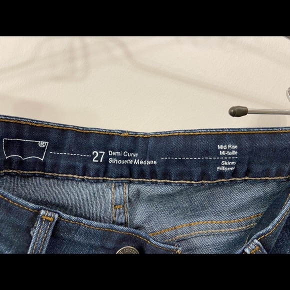 Levi’s Women’s Jeans - Picture 2 of 3